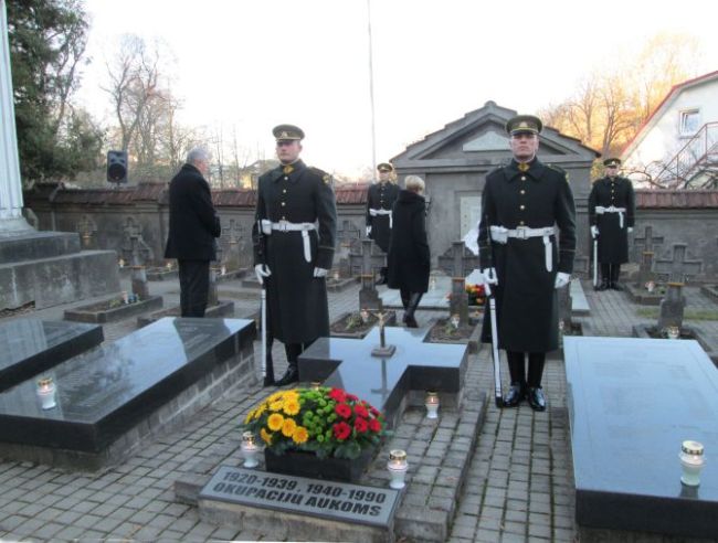 Rasų kapinėse – Garbės sargybos kariai
